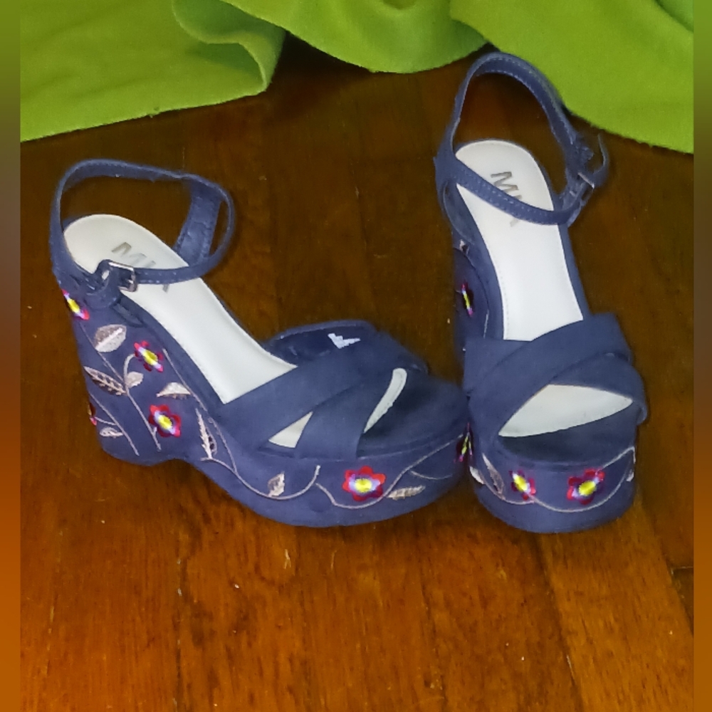 Platform Wedge Sandles - Picture 2 of 4